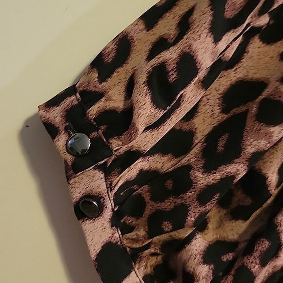TIE V NECK 3/4 SLEEVE LEOPARD TAN BLACK LIGHTWEIGHT BLOUSE TOP 3 3X TORRID - Picture 4 of 6